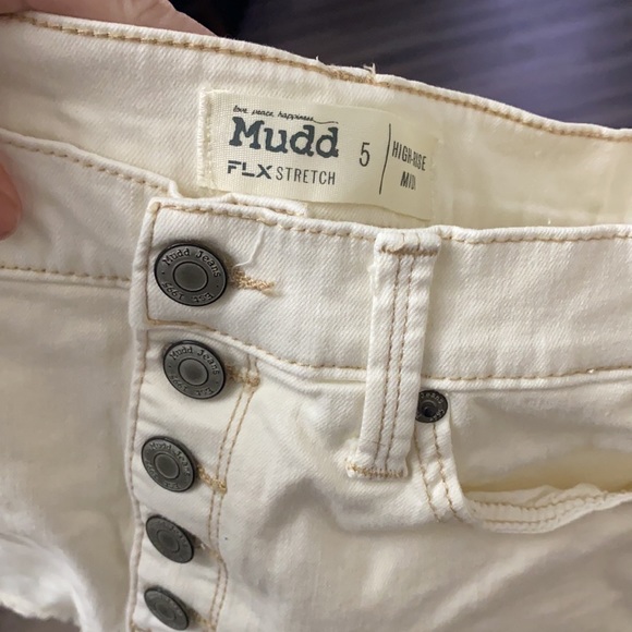 NWOT Ladies size 5 white high rise midi shorts new without tags nwot - Picture 3 of 3